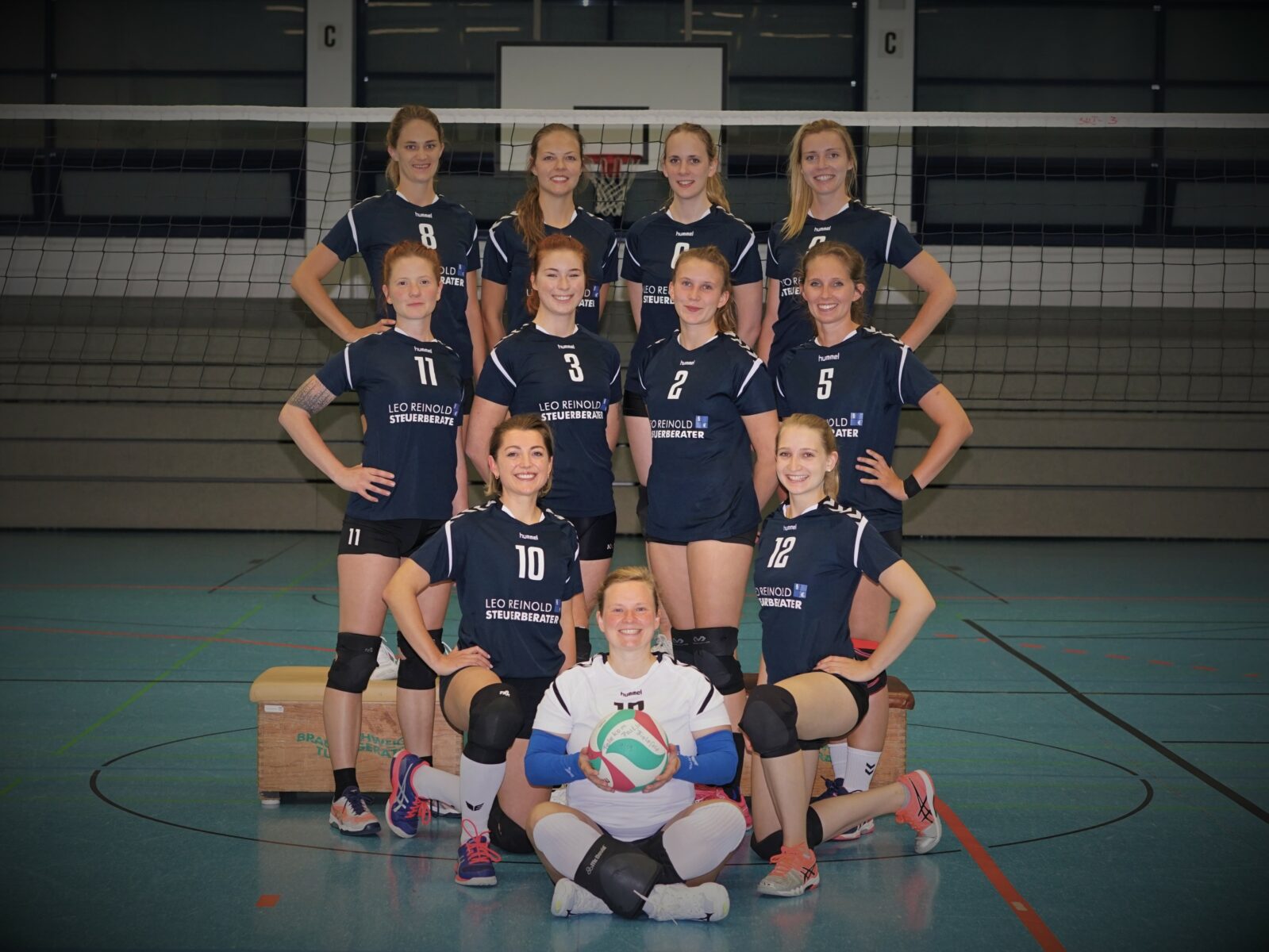 Hinten von links: Malin Meyer zu Düttingdorf, Franziska Schnoor, Julia Baumeister, Katrin Florschütz Mitte von links: Martina Schulz, Carolin Oester-Barkey, Nele Oberbäumer, Carolin Neuhaus Vorne von links: Lilli Grewe, Ekaterina Benthin, Sara Linnemann Es fehlen: Lena Oberbäumer, Katharina Schwarz, Marina Böddeker, Amelie Eifler