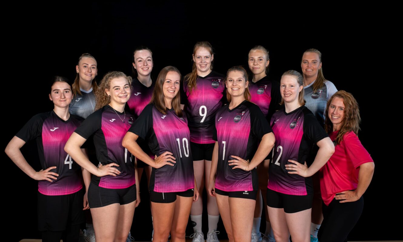 o.v.l: Ileyke Elif Kilic, Kira-Marie Wienkotte, Louisa Forntheil, Hannah Larisch, Julie Oberbäumer, Laura Kiwatrowskiu.v.l.: Marlen Wissemann, Daina Pielsticker, Anne Horstmann, Imke Gatena und Trainerin Sabrina BöhnischEs fehlen: Johanna Hermann, Steffi Ehlebracht und Laura Knüfer