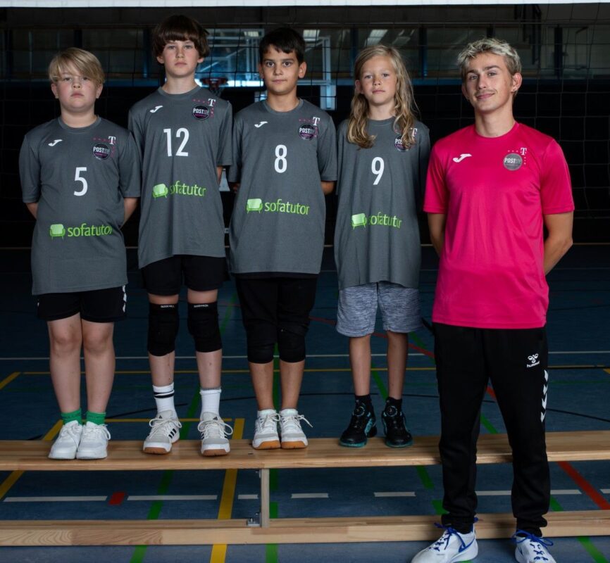 Von links: Robin Decher, Carlo Kozma, Timur Cavdar, Jonah Schlüter, Trainer Linus Mauntel
Es fehlen: Kjell Vinke