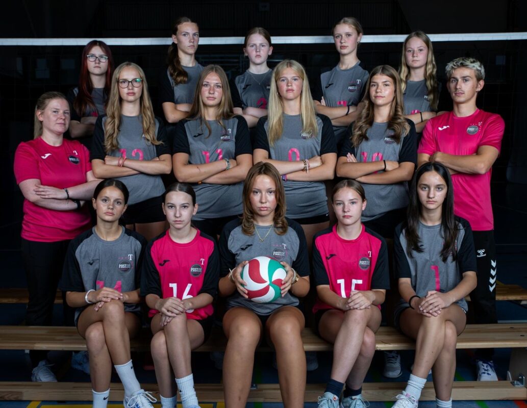 Vorne von links: Valentina Fradkin, Adile Seit-Arifova, Mia Lemo-Westerwinter, Inga Sielemann, Sara Maliqi
Mitte von links: Trainerin Christiana Schmidt, Marianne Jaks, Melissa Maljuch, Ida Jacob, Eliana Karanikola, Trainer Linus Mauntel
Hinten von links: Roksana Klosiaka, Levke Vinke, Laura Hagenstein, Viviane Zoludev, Liana Hengel
Es fehlen: Clara Einenckel
